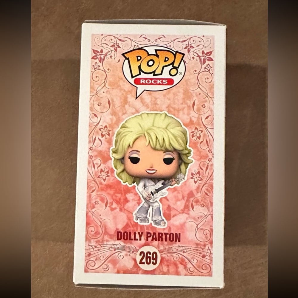 Dolly Parton Exclusive Funko Pop - Picture 4 of 7